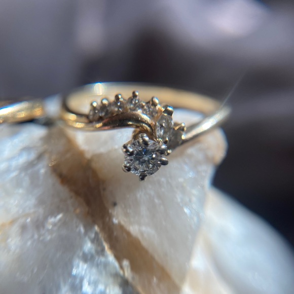 14k yellow Gold Two Piece Diamond Wedding Set - Picture 4 of 12